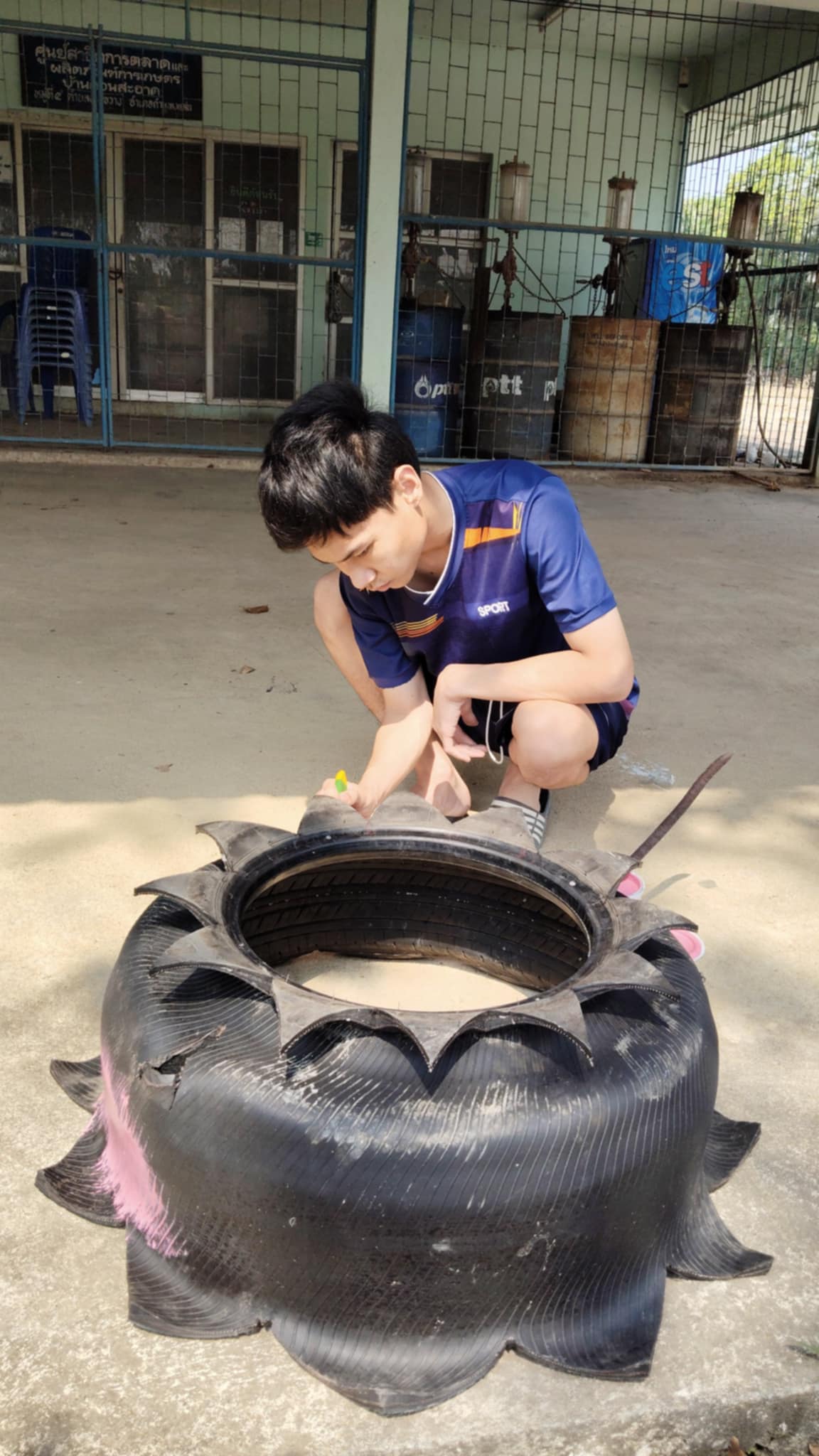 กระถางต้นไม้จากยางรถยนต์