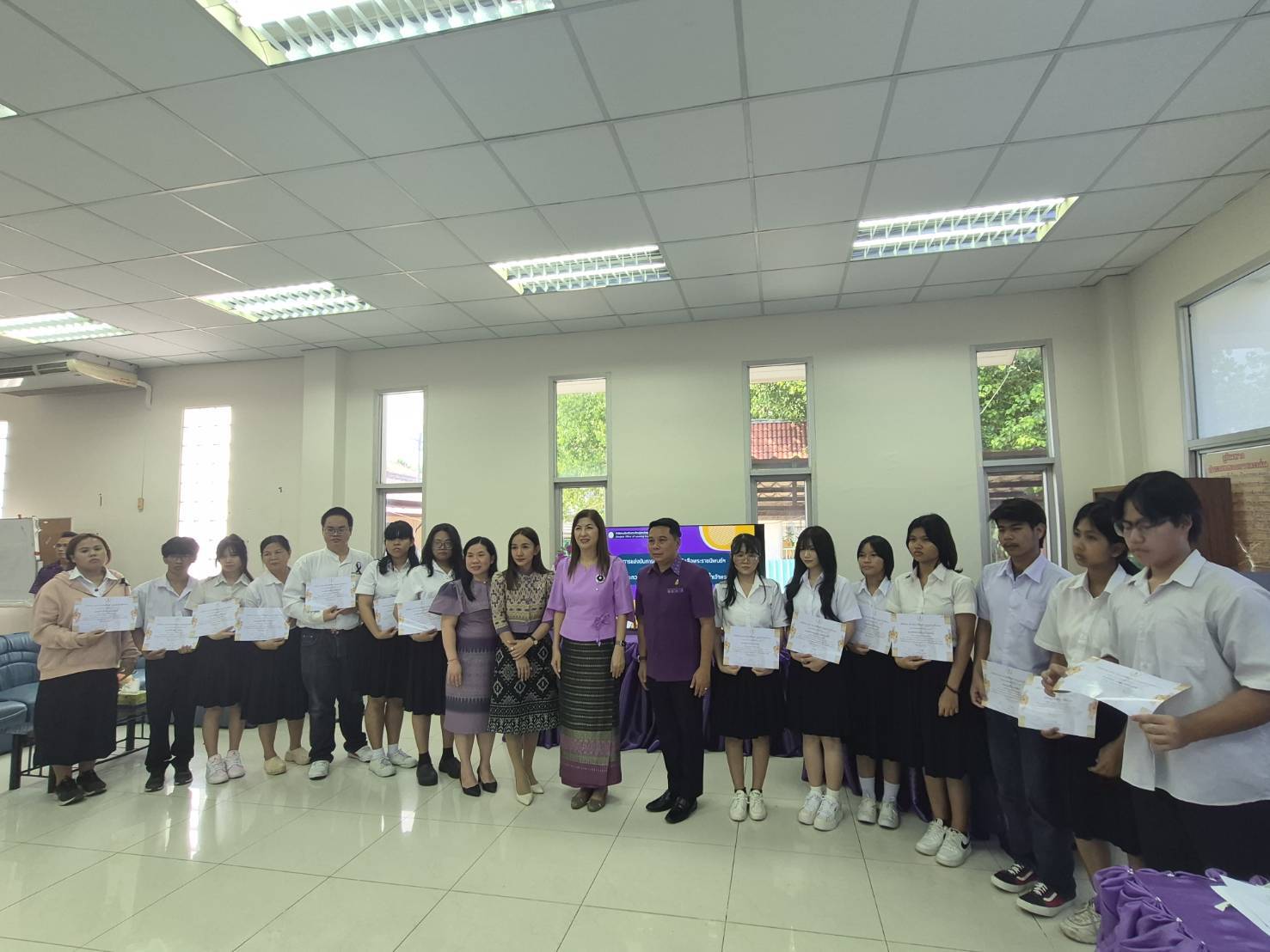 แข่งขันตอบคำถามหนังสือพระระราชนิพนธ์ฯและการประกวดห้องสมุดเสมือนจริง