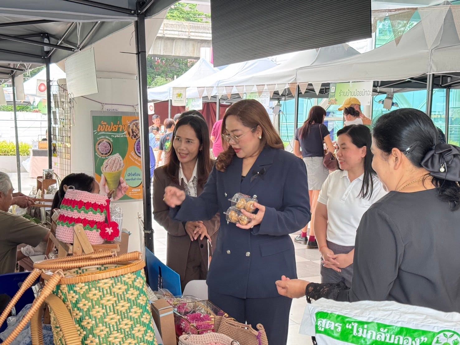 สกร.นครปฐม Learn&Earn Market